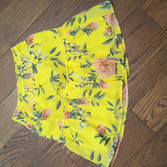 RAHI - Yellow Tiered Floral Skirt With Smocking - Picture 3 of 3